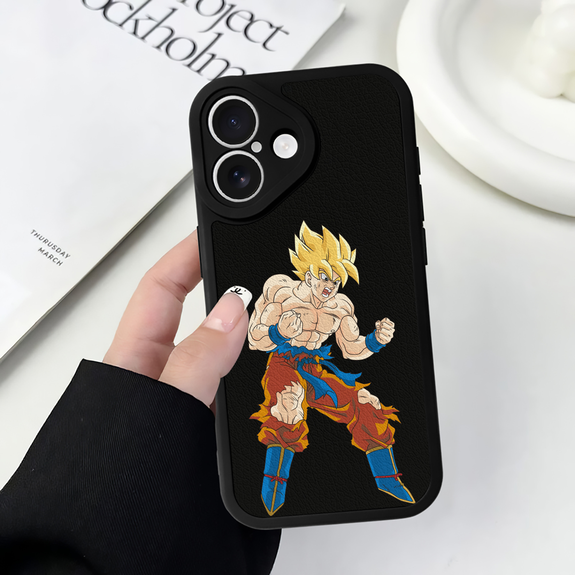 （画像用） ドラゴンボール 孫悟空（そん ごくう）Son Goku カカロット DRAGON BALL Kakarotto 【iPhone 16シリーズ対応】シリコンスマホケース（レザー調） 材質：シリコン